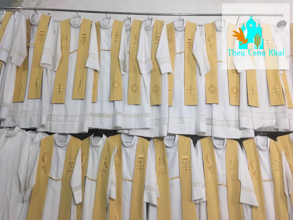 Áo phó tế — APT (17)